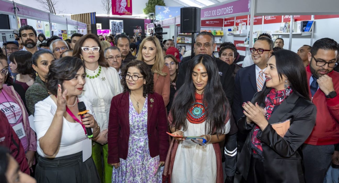 La rectora de la UAEMéx, autoridades y participantes durante la inauguración de la FILEM 2026 en Toluca.