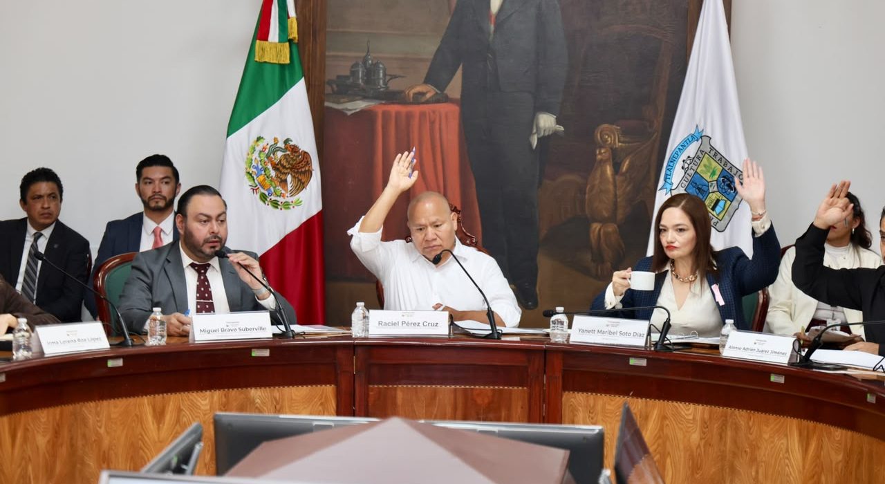 Sesión de Cabildo de Tlalnepantla, donde se aprobó el protocolo para la atención de adolescentes en juzgados cívicos.