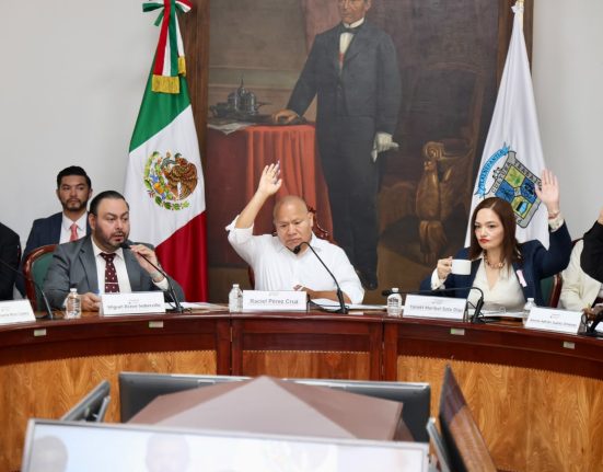 Sesión de Cabildo de Tlalnepantla, donde se aprobó el protocolo para la atención de adolescentes en juzgados cívicos.