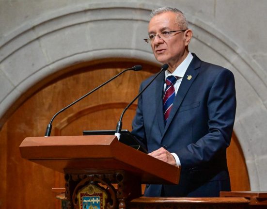 El secretario de Finanzas Óscar Flores Jiménez durante su comparecencia ante el Congreso del Estado de México