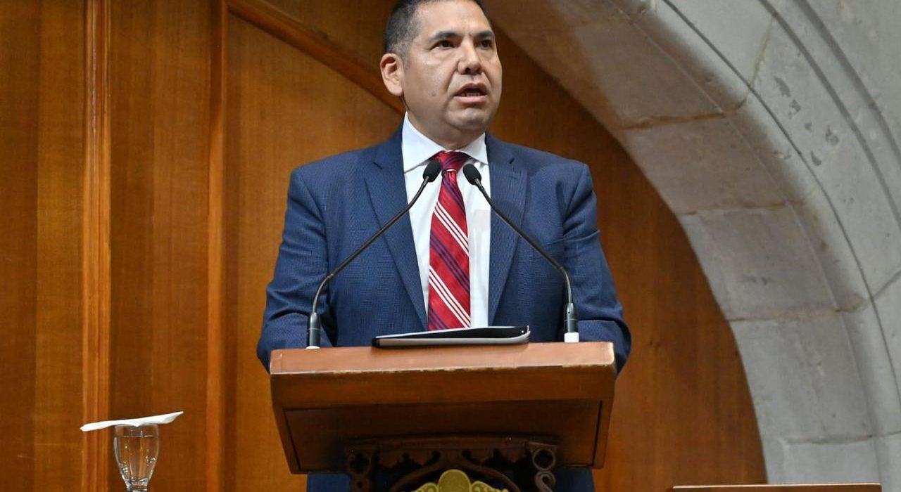 El diputado Eduardo Zarzosa durante la comparecencia sobre la seguridad electoral en el Estado de México
