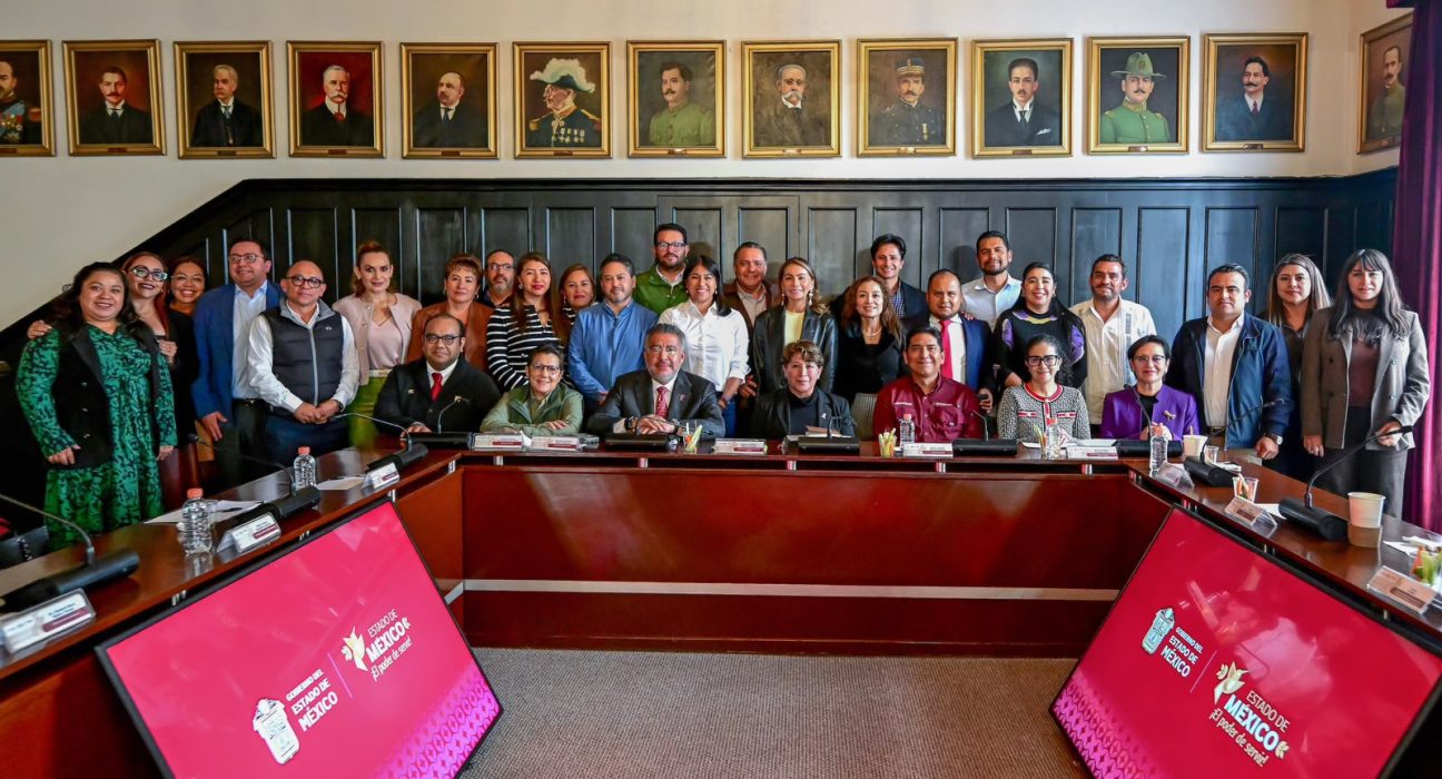Autoridades estatales y municipales reunidas durante una jornada de trabajo en el Estado de México.